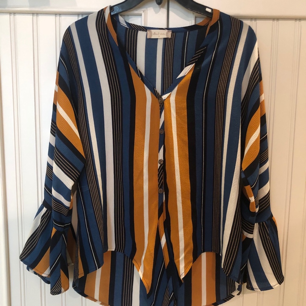 NWT Altar’d State 3/4 sleeve button down blouse M